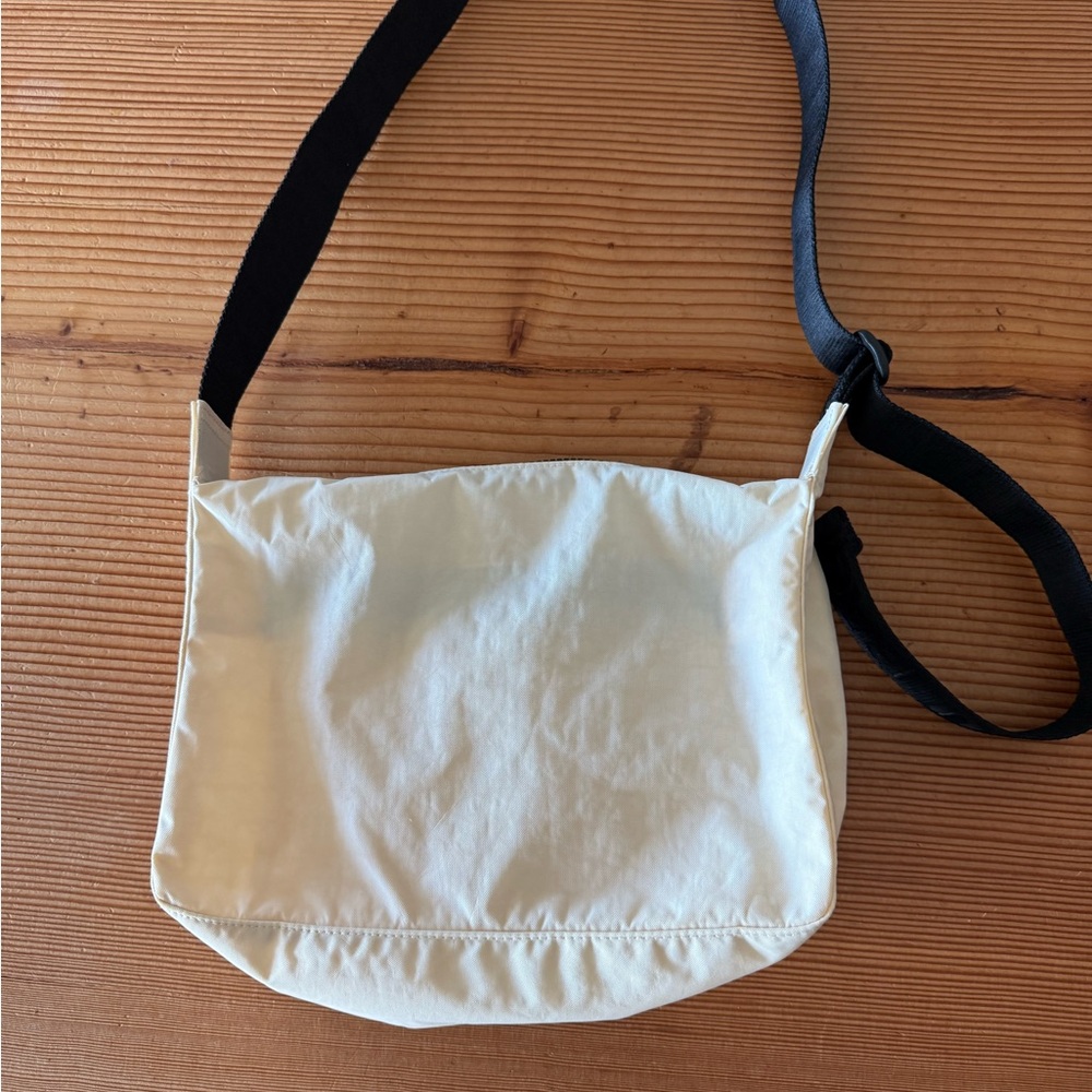 Baggu Cream Crossbody Bag - Picture 3 of 8